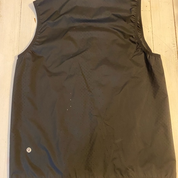 Lululemon running vest NWOT - Picture 2 of 3